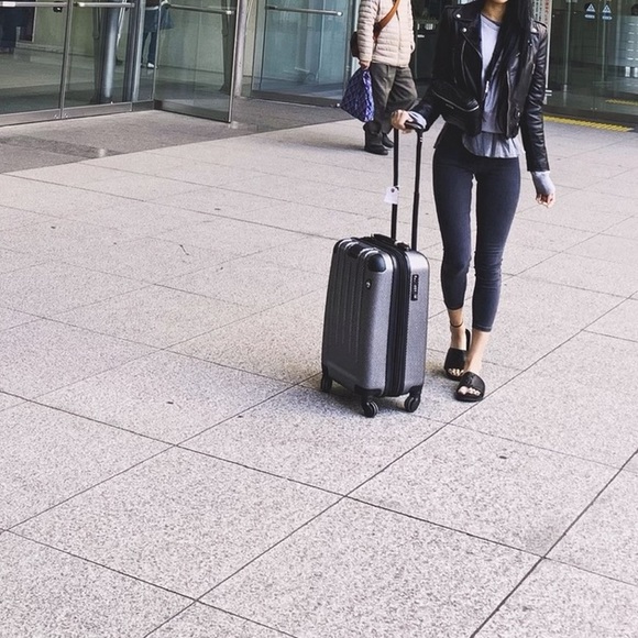 BNWT TOPSHOP HIGH-WAIST JAIME JEANS 24 - Picture 3 of 9